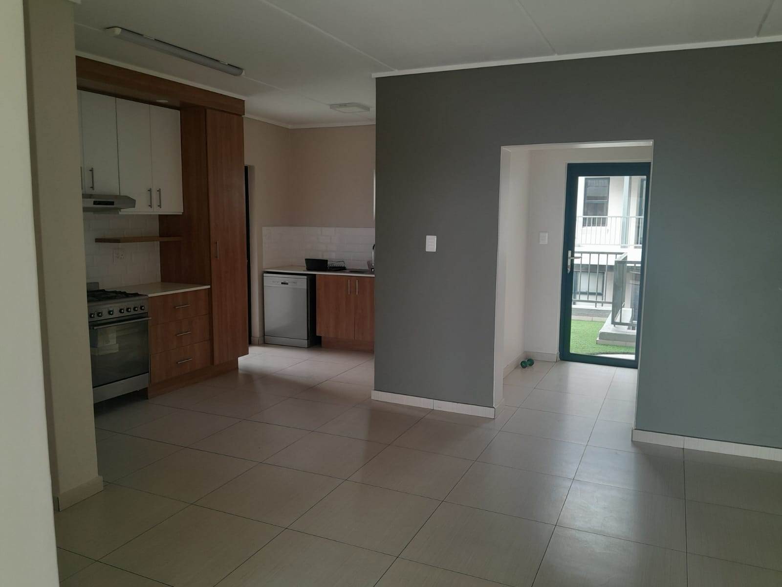 3 Bed Apartment in Kyalami photo number 2