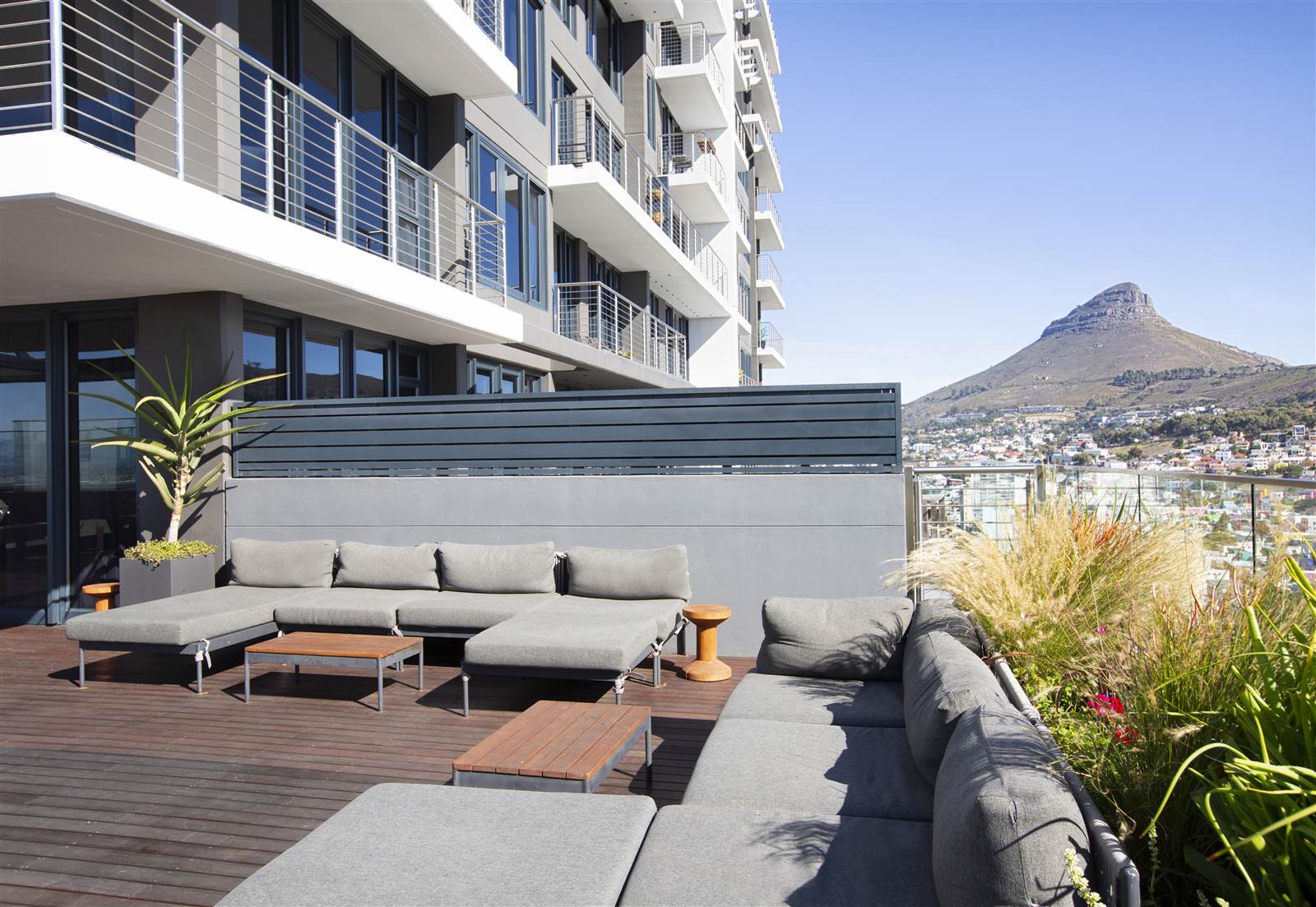 2 Bed Apartment in Cape Town City Centre photo number 27