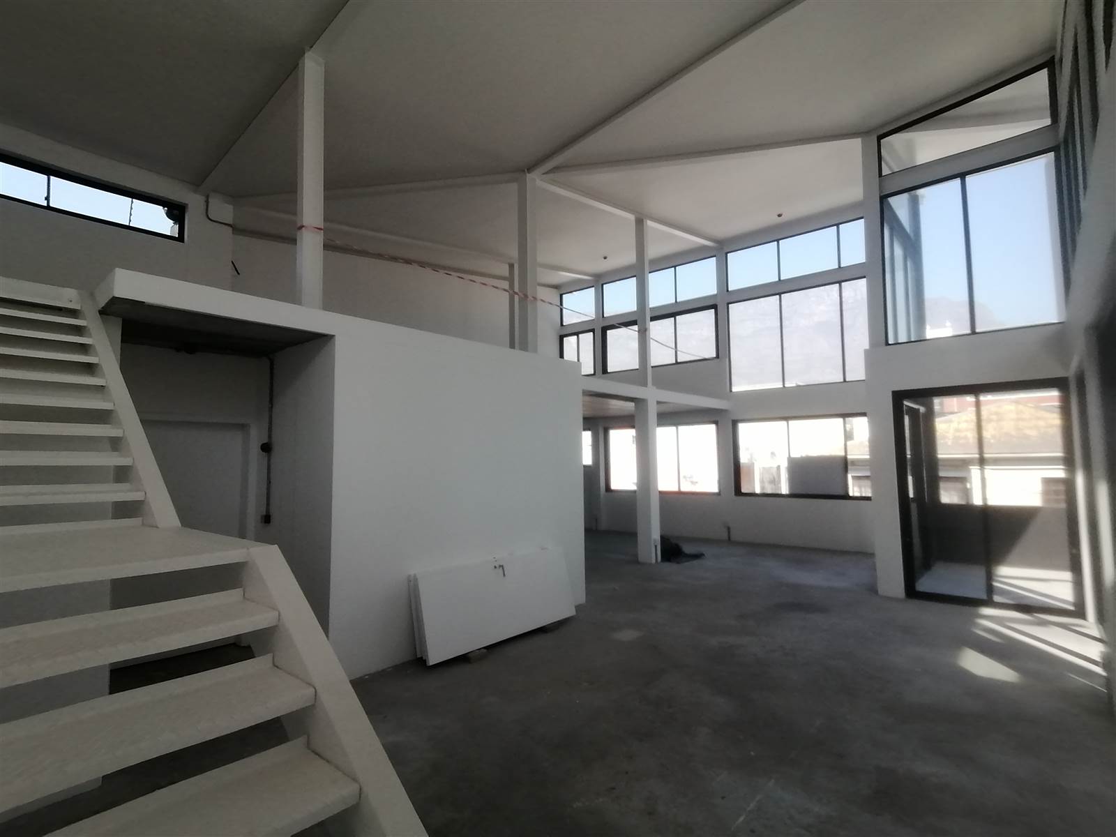 330  m² Commercial space in Vredehoek photo number 2
