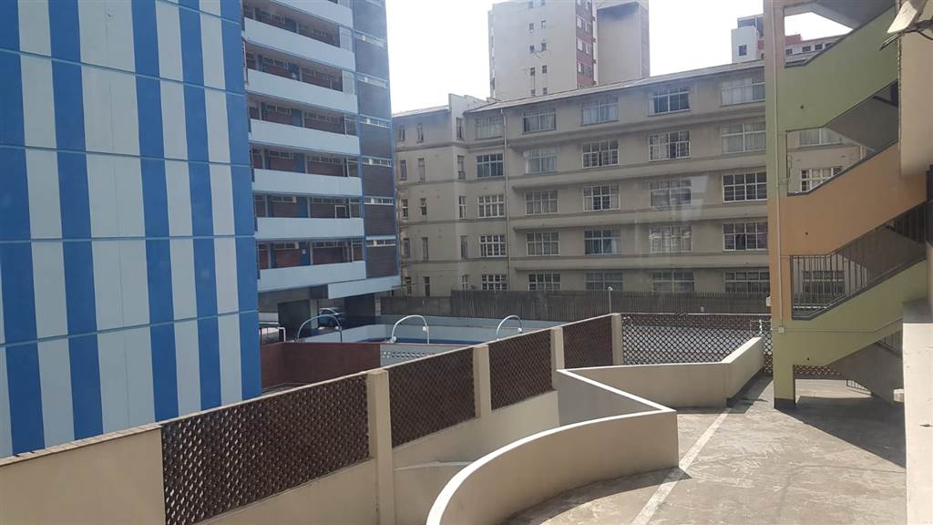 1 Bed Apartment in Durban CBD photo number 2