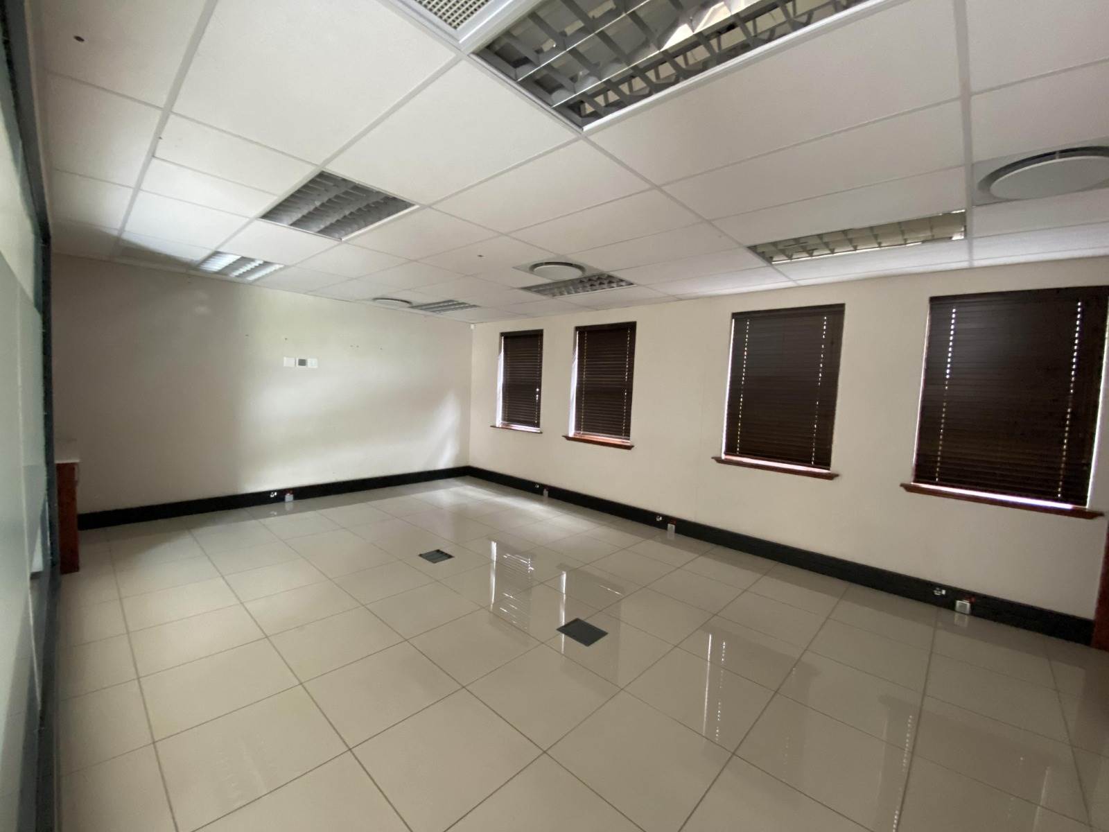 630  m² Commercial space in Rivonia photo number 13