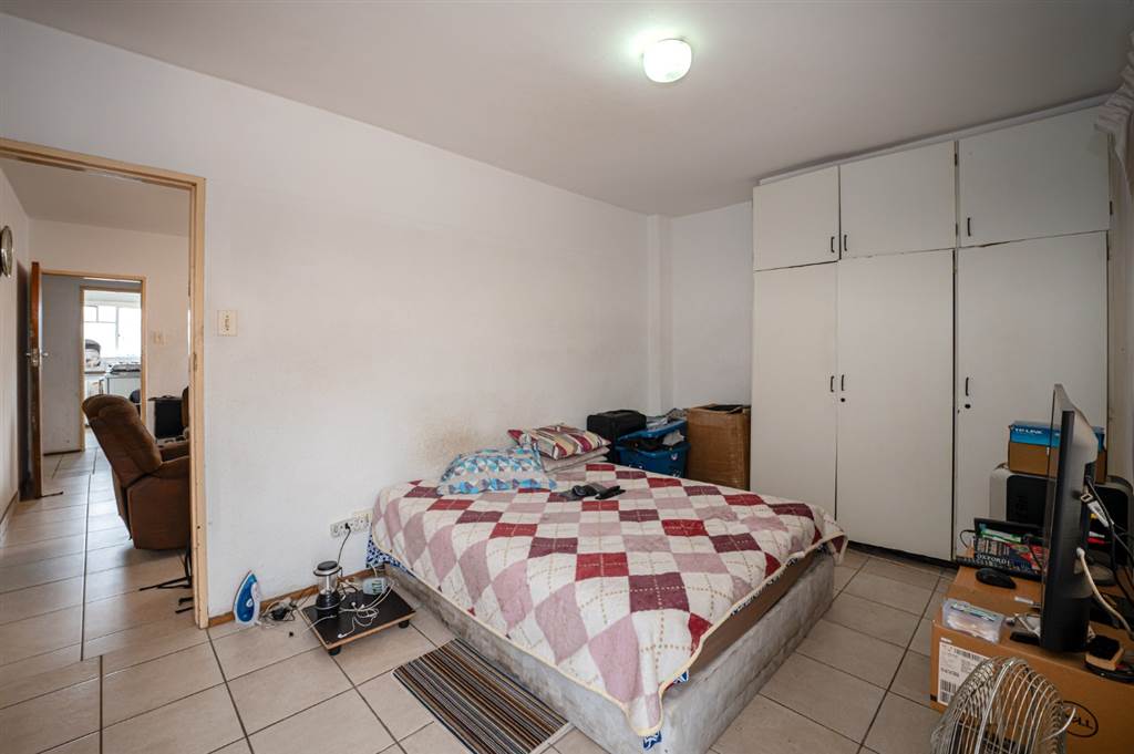 2 Bed Apartment in Parow Central photo number 9