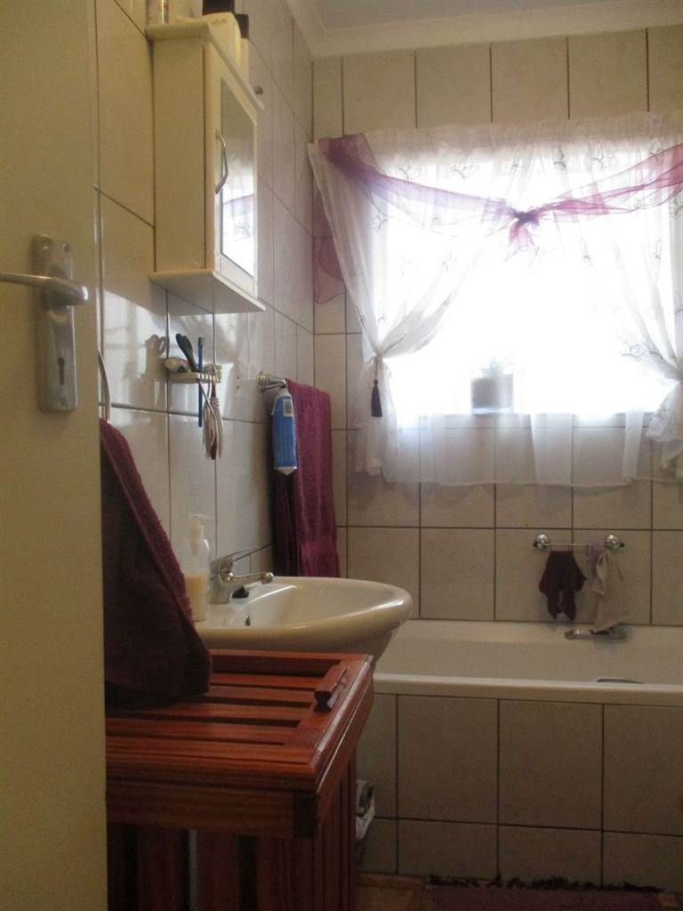 2 Bed House in Potchefstroom Central photo number 5