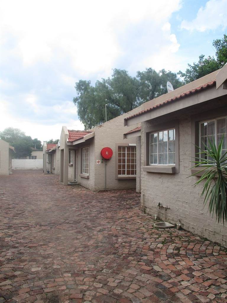 2 Bed House in Potchefstroom Central photo number 21