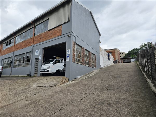 198  m² Industrial space in Queensmead Industrial