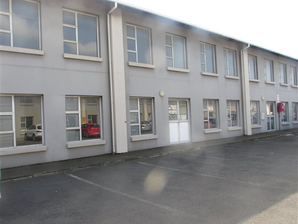 154  m² Industrial space in Alton