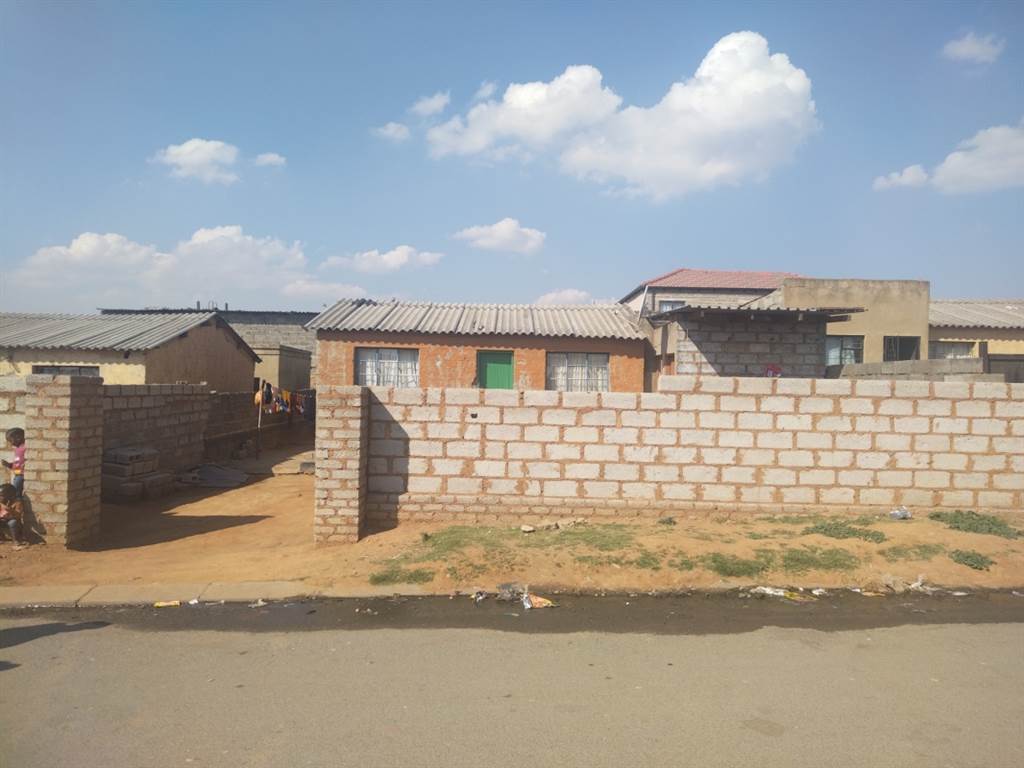 10 Bed House in Tembisa photo number 1