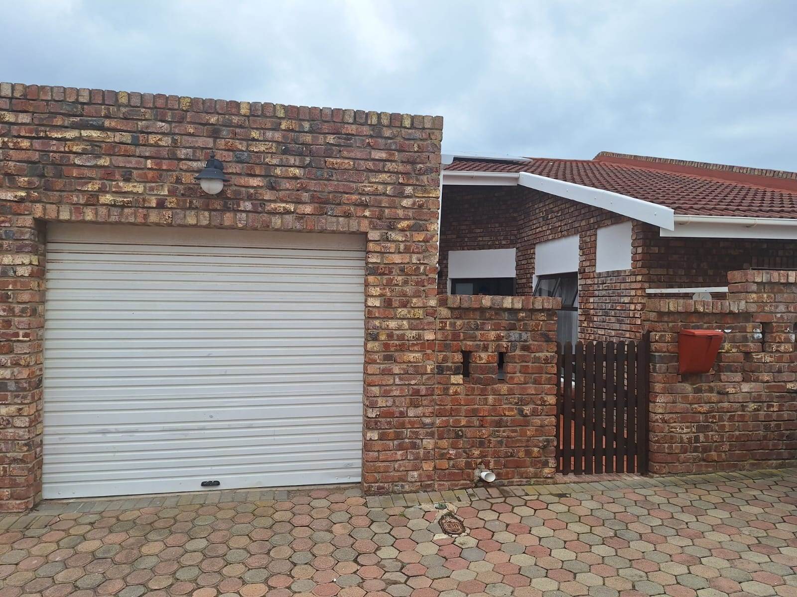 3 Bed Townhouse in Hartenbos photo number 1