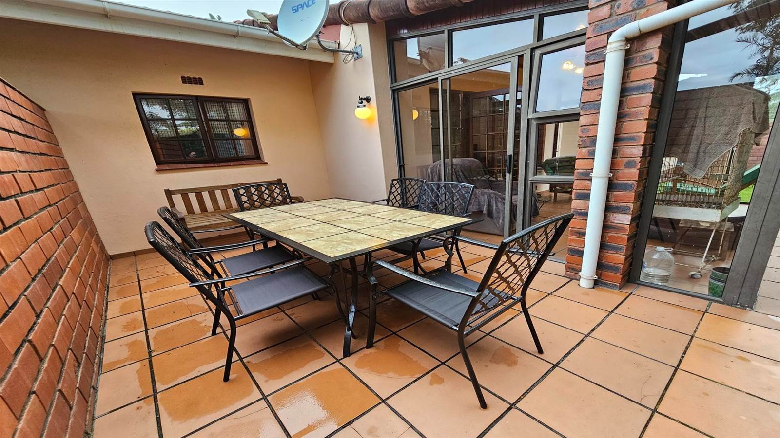 3 Bed Townhouse in Umtentweni photo number 11
