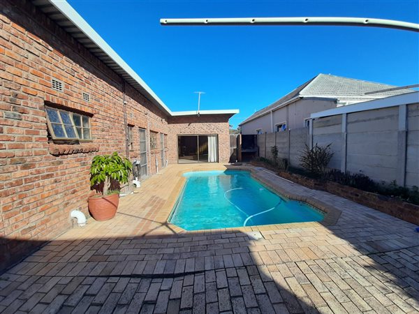 4 Bedroom House 4 Bedroom House