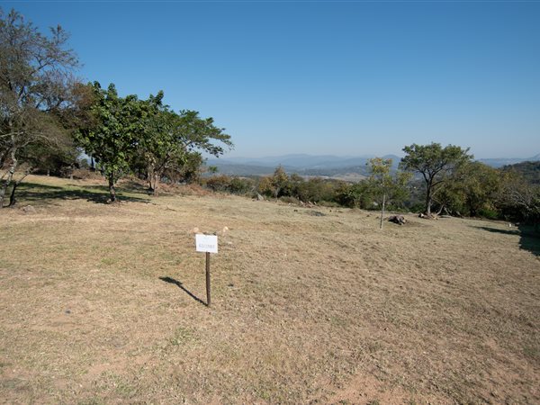 1 808 m² Land