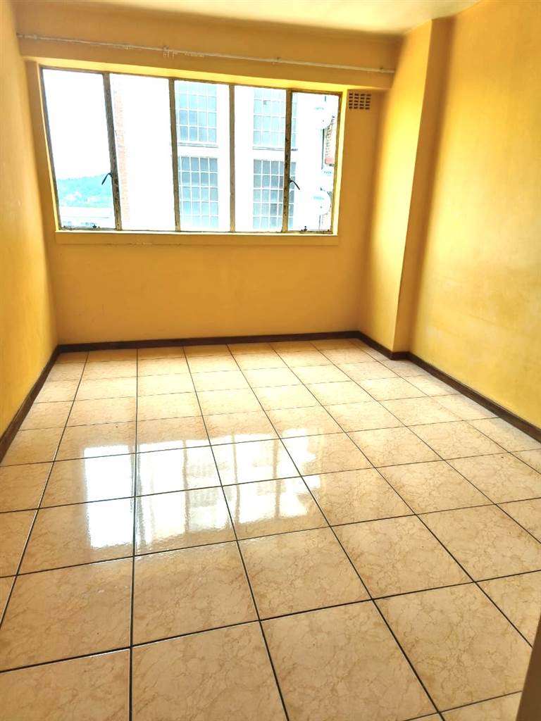 1 Bed Apartment in Pietermaritzburg Central photo number 2