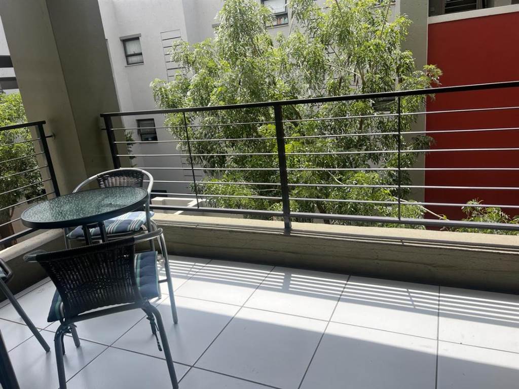1 Bed Apartment in Fourways photo number 12