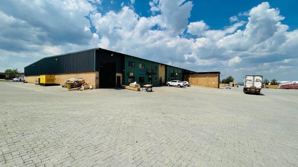 604  m² Industrial space in Factoria photo number 2