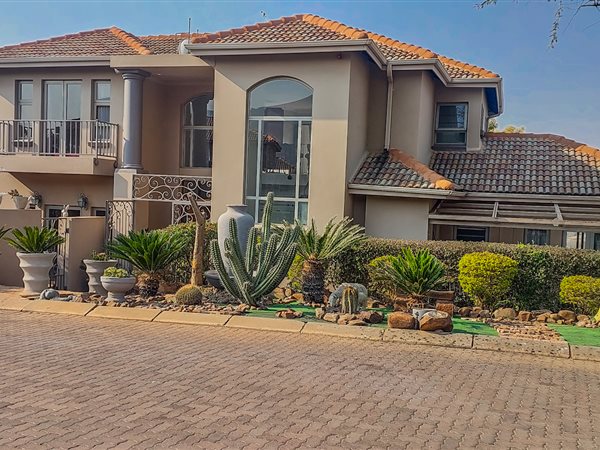 5 Bedroom House 5 Bedroom House