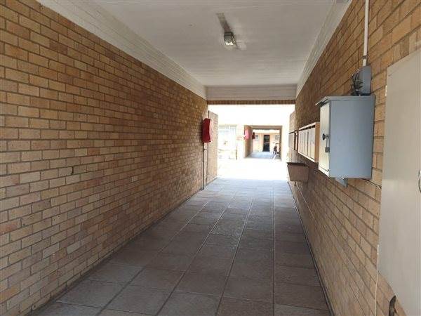 2 Bed Townhouse in Kroonstad photo number 5