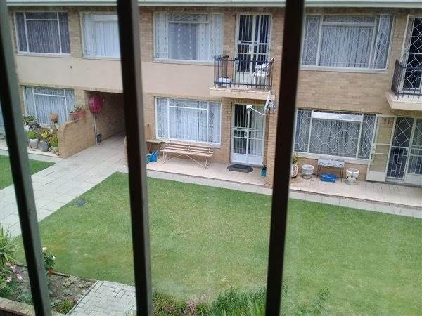 2 Bed Townhouse in Kroonstad photo number 18