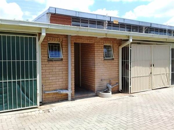 2 Bed Townhouse in Kroonstad photo number 15