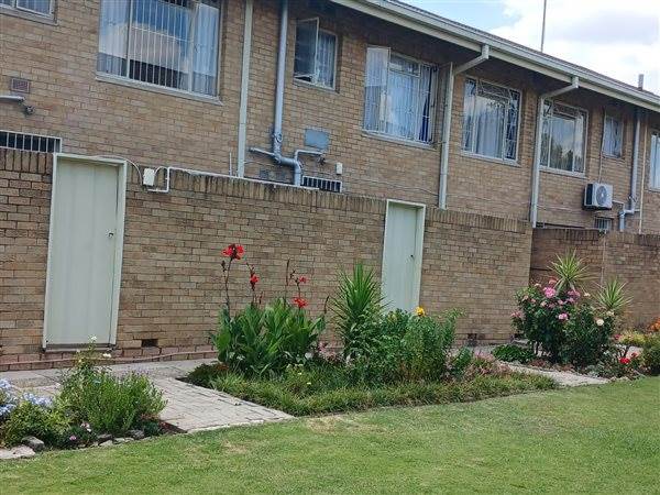2 Bed Townhouse in Kroonstad photo number 6