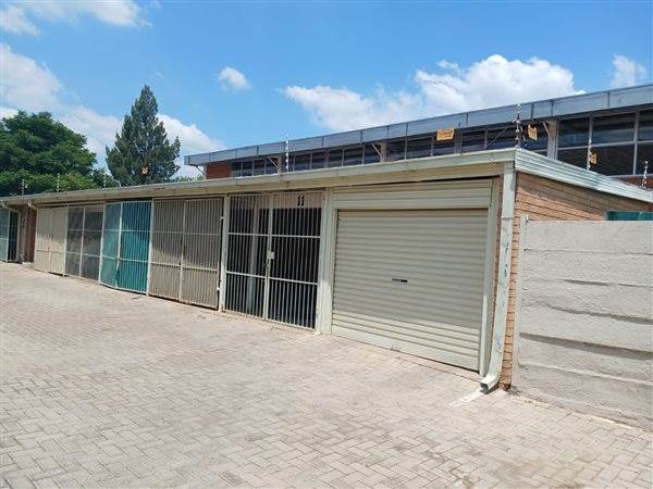 2 Bed Townhouse in Kroonstad photo number 13