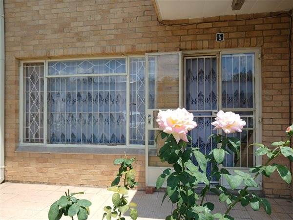 2 Bed Townhouse in Kroonstad photo number 4