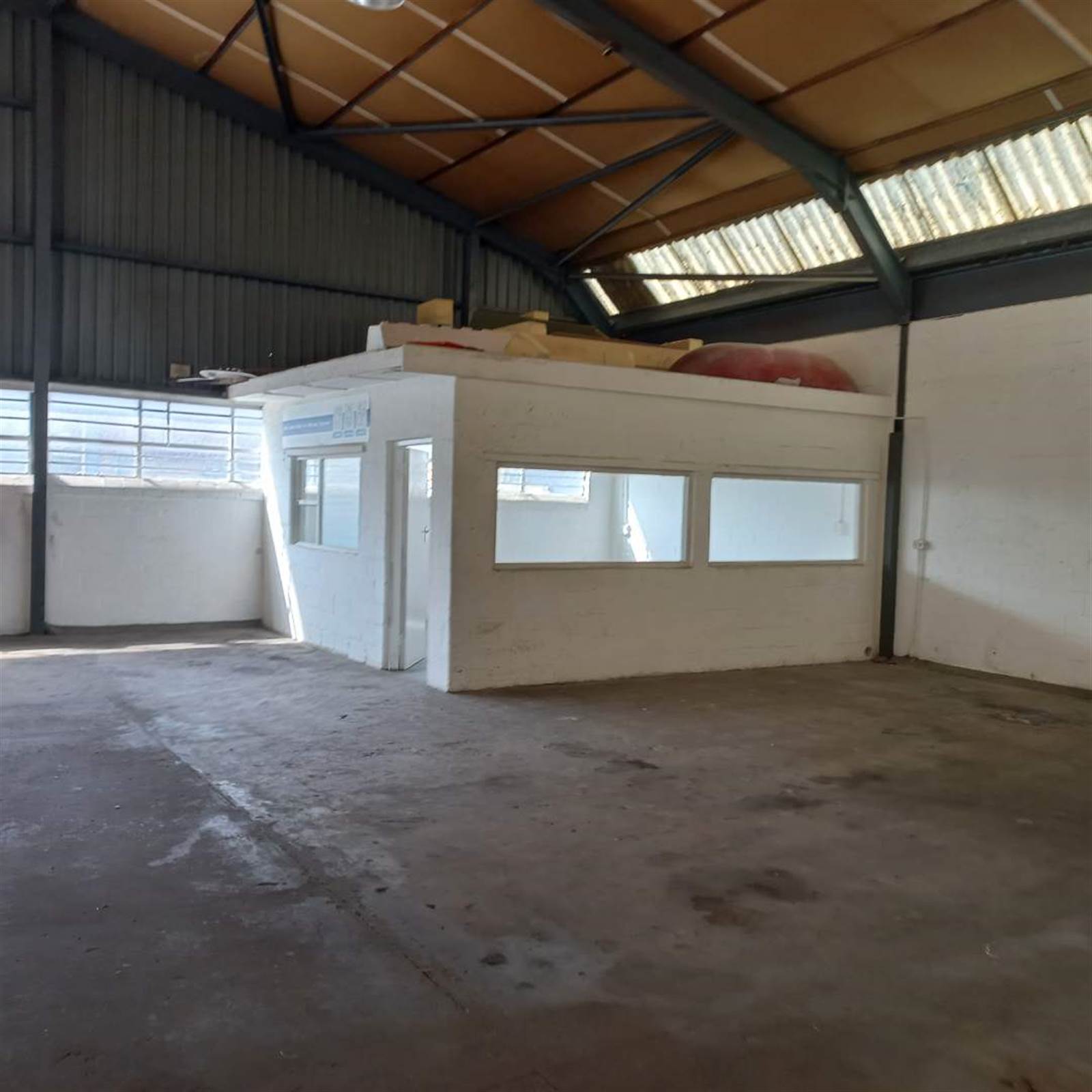 560  m² Industrial space in Retreat photo number 6
