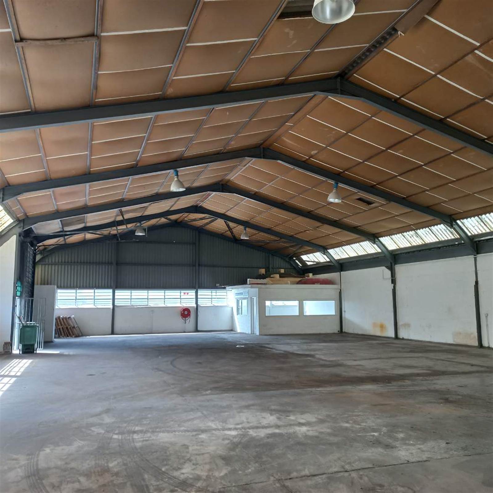 560  m² Industrial space in Retreat photo number 5