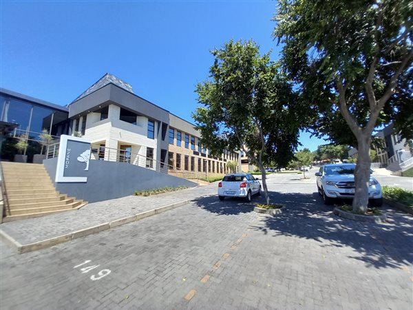 324  m² Commercial space