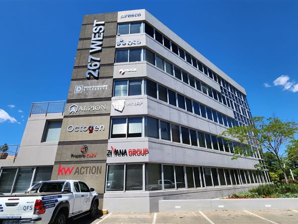 661  m² Commercial space