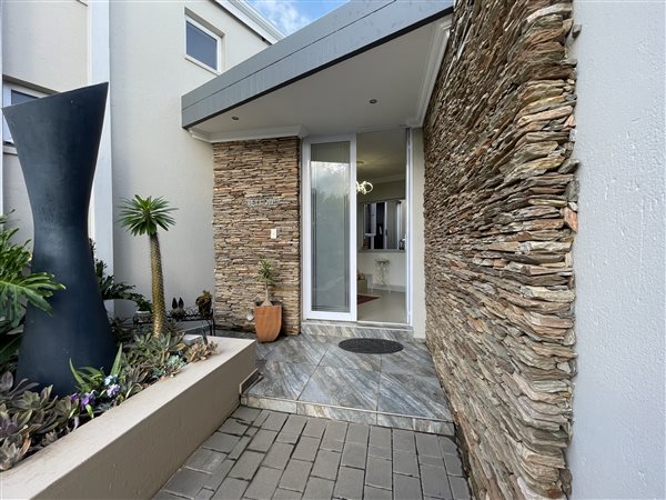 4 Bedroom House 4 Bedroom House