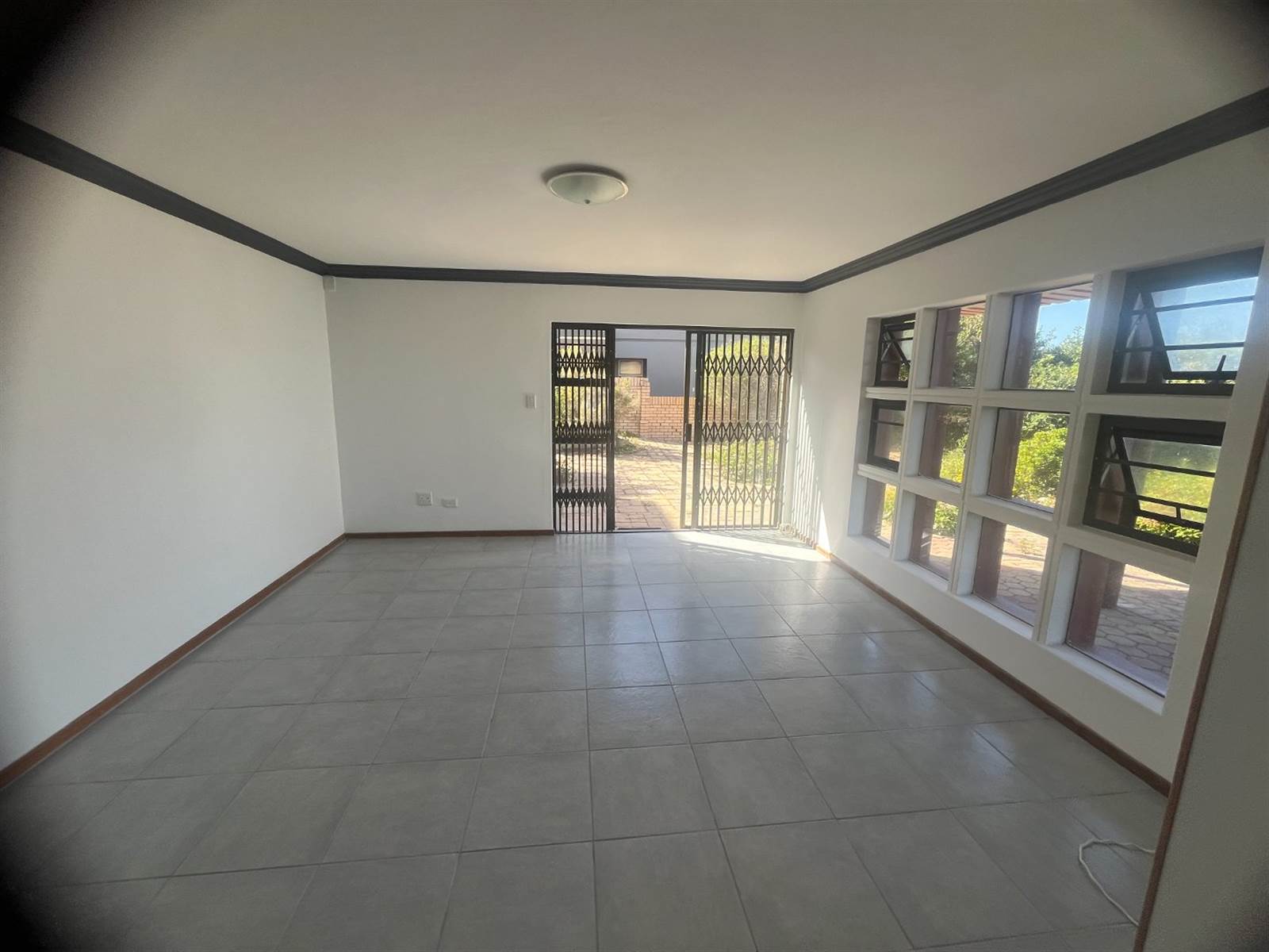 3 Bed House in Outeniqua Strand photo number 10