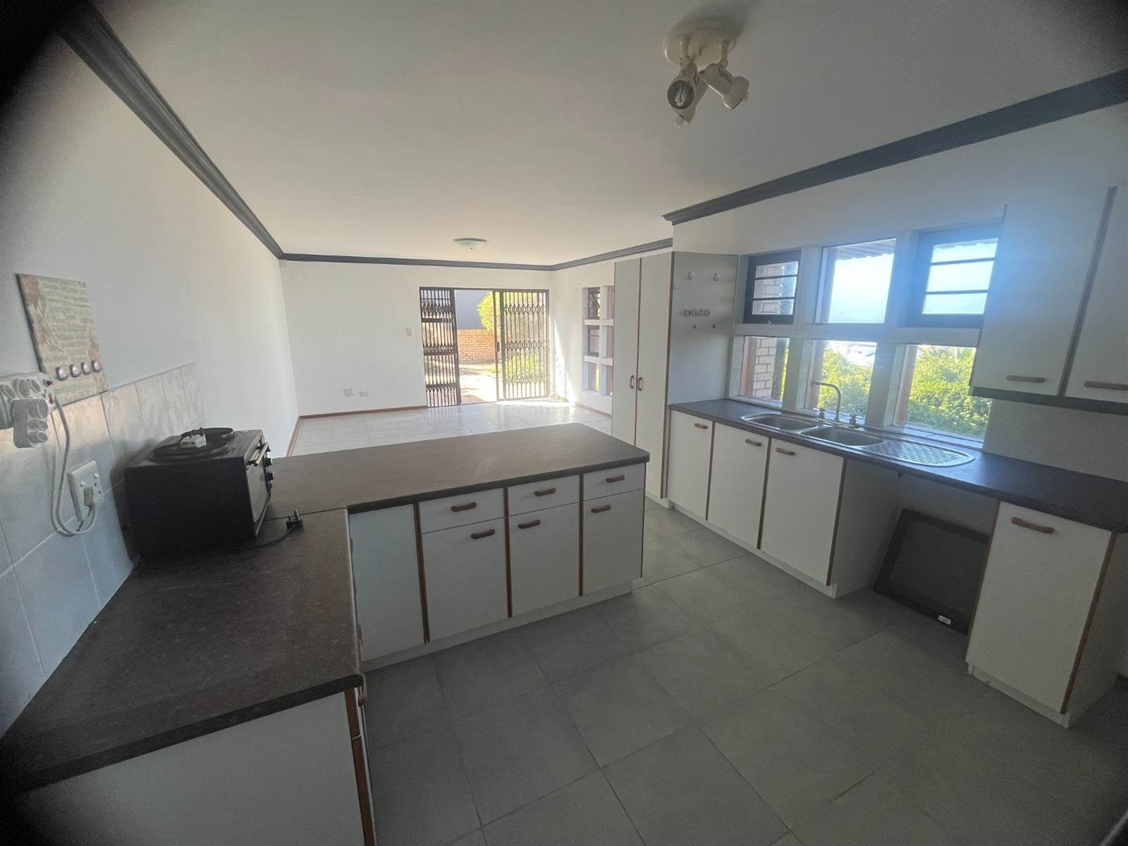 3 Bed House in Outeniqua Strand photo number 11