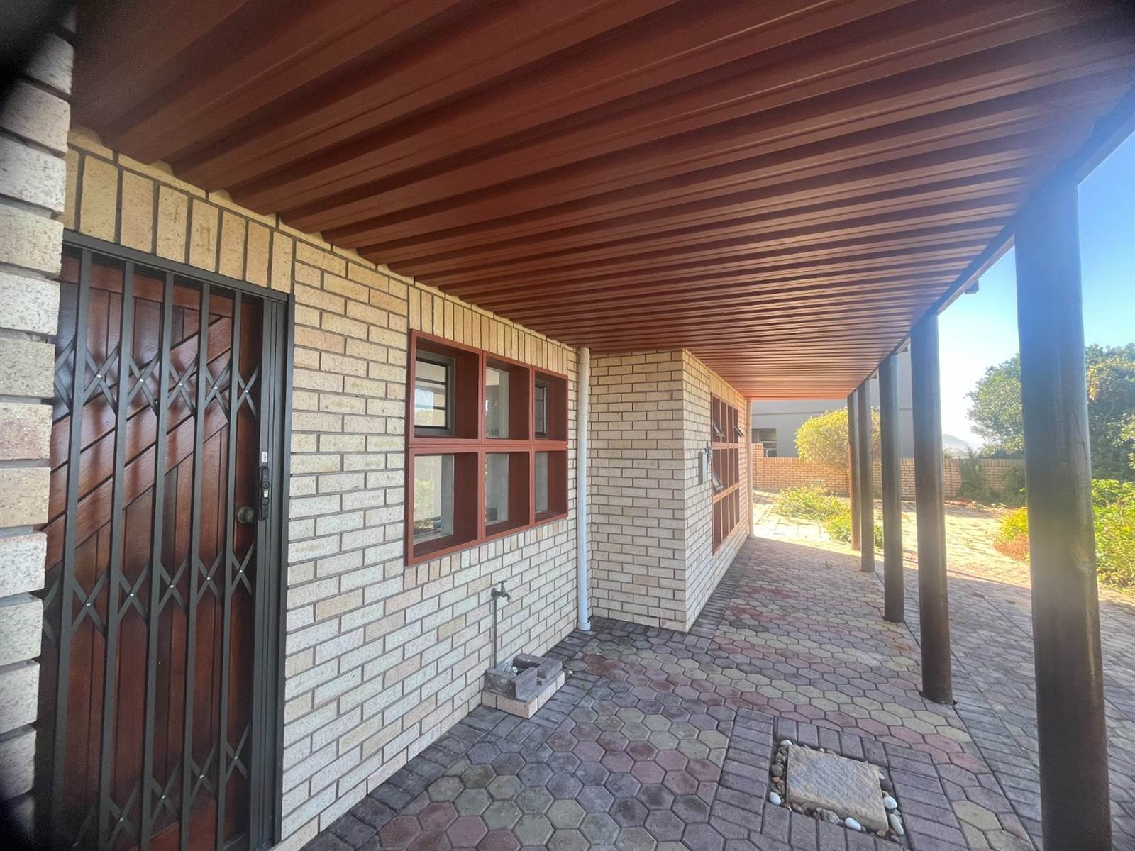 3 Bed House in Outeniqua Strand photo number 8