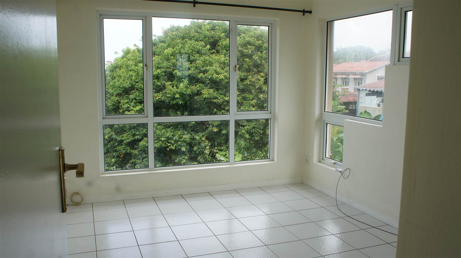 2 Bed Flat in Scottburgh Central photo number 9