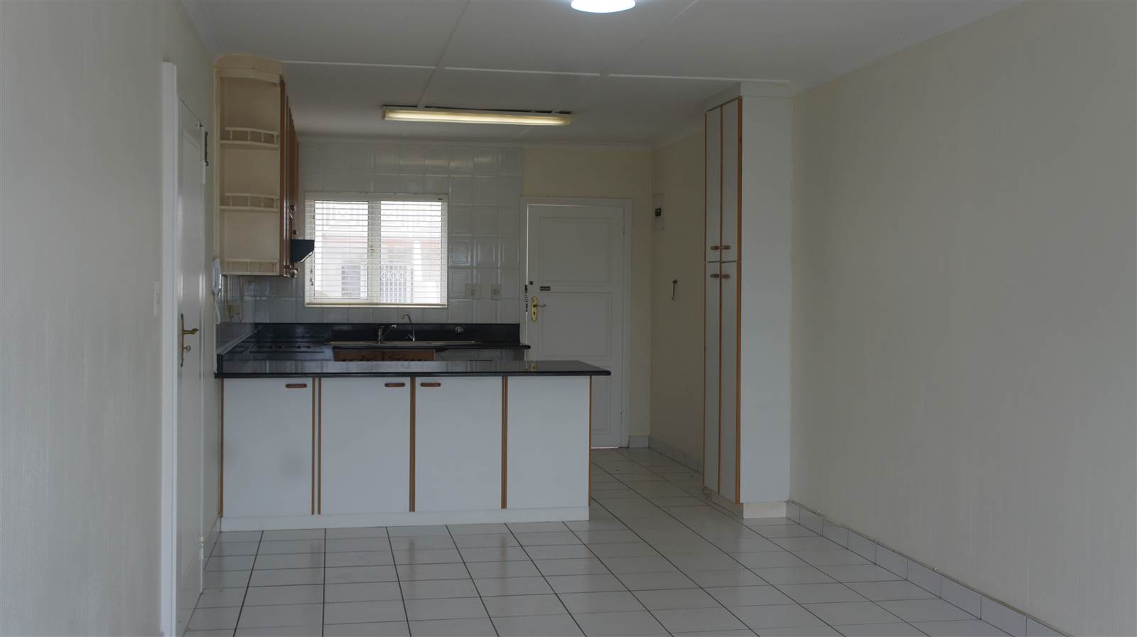 2 Bed Flat in Scottburgh Central photo number 6