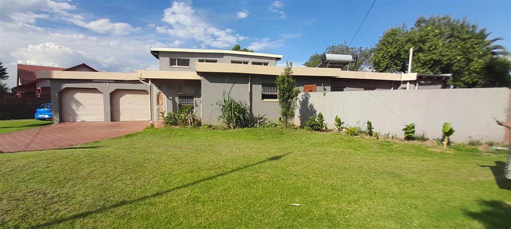 3 Bed House in Dalpark Ext 1 photo number 1