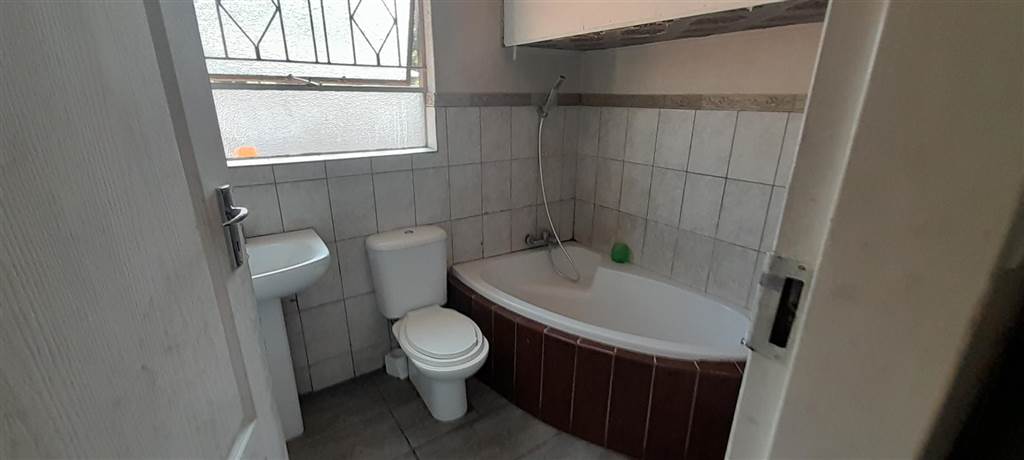 3 Bed House in Dalpark Ext 1 photo number 15