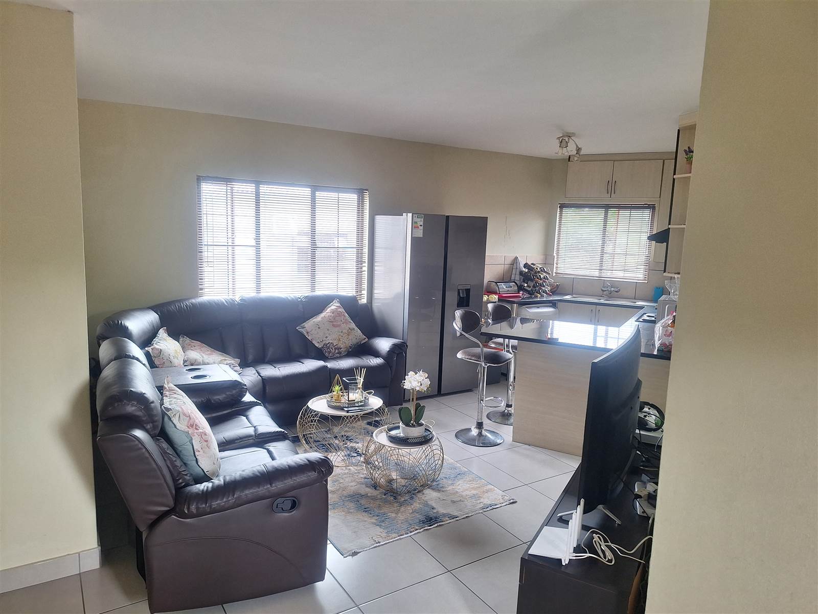 2 Bed Apartment in Sonheuwel photo number 4