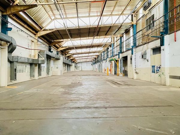 2 200  m² Industrial space