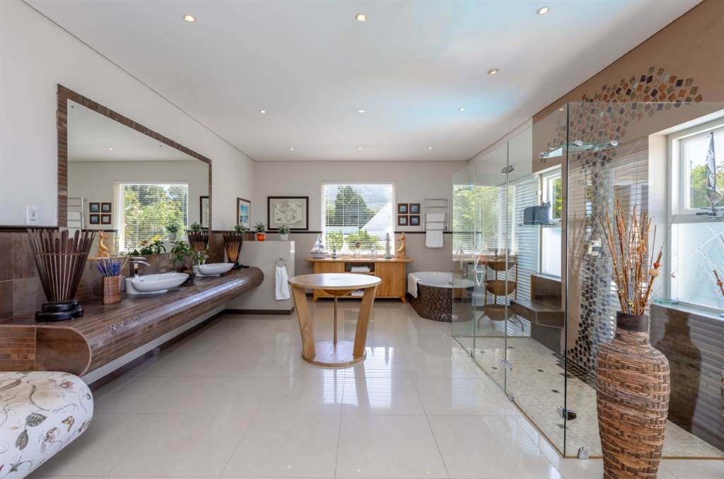 5 Bed House in Constantia photo number 17