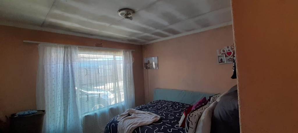 2 Bed House in Embalenhle photo number 8
