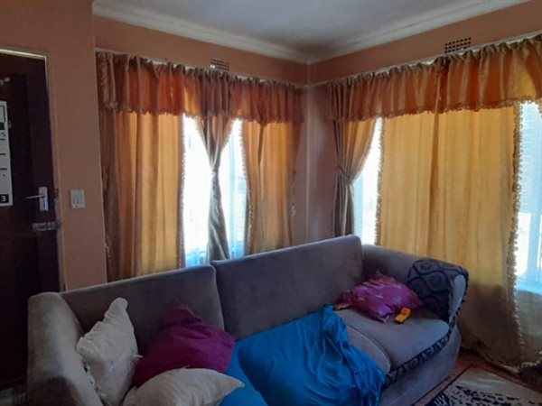 2 Bed House in Embalenhle