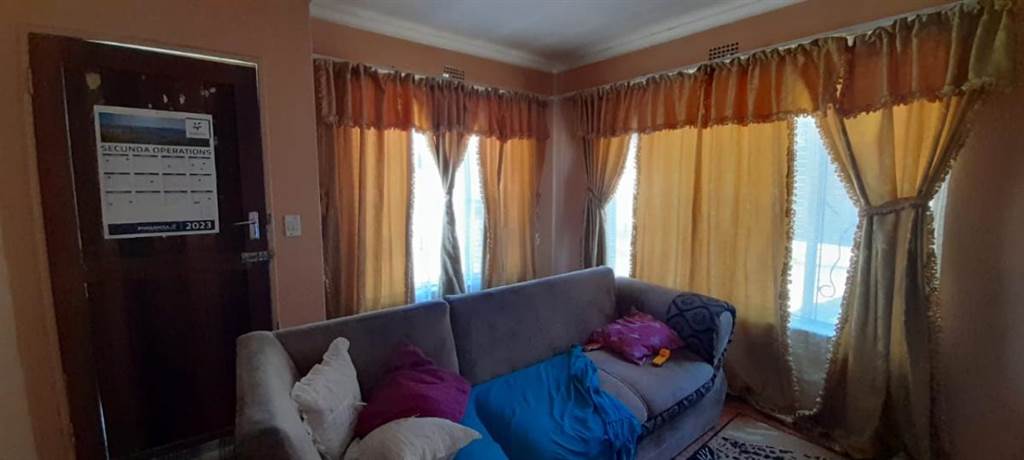 2 Bed House in Embalenhle photo number 1
