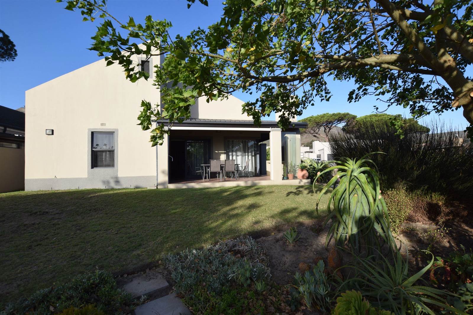 2 Bed House in Plattekloof photo number 18