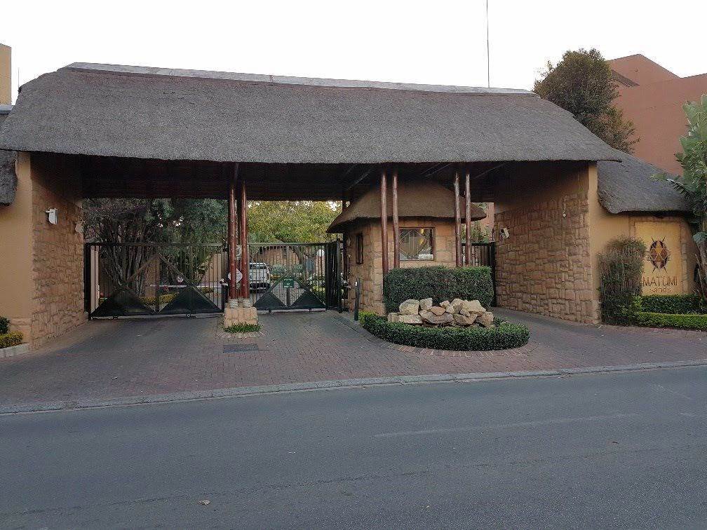 2 Bed Apartment in Lonehill photo number 18
