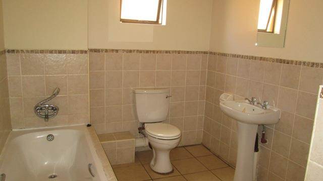 3 Bed Apartment in Lydenburg photo number 6