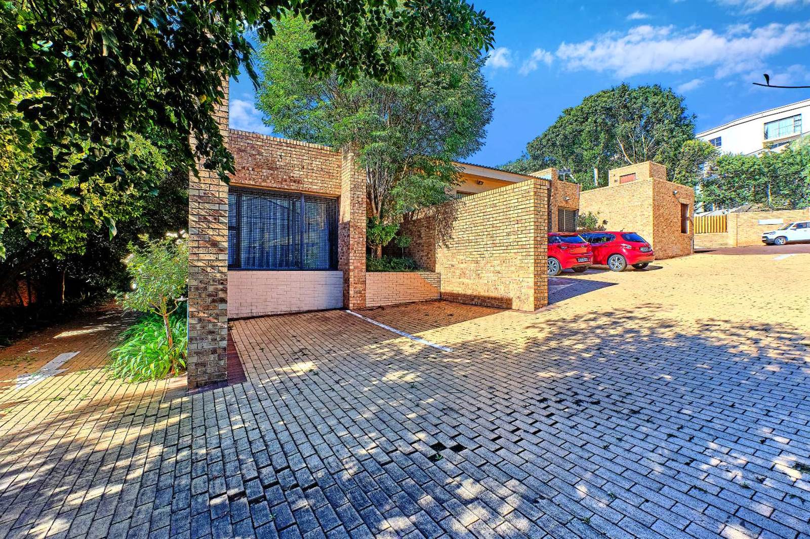 550  m² Commercial space in Northcliff photo number 24
