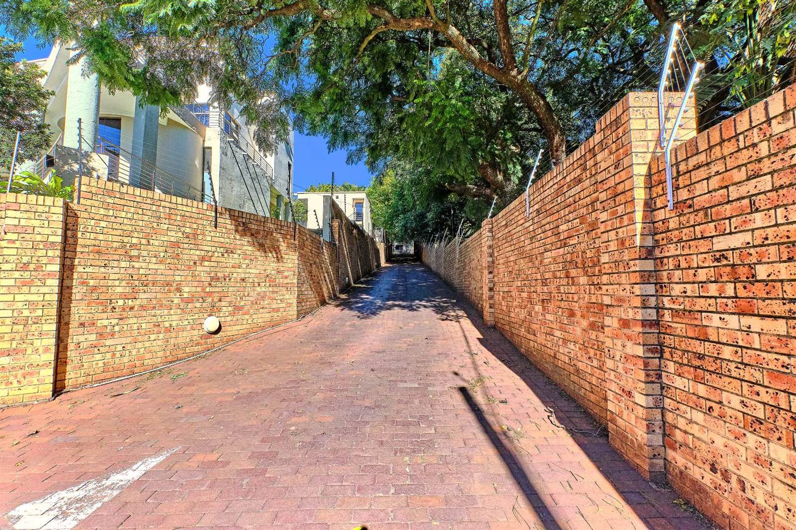 550  m² Commercial space in Northcliff photo number 25