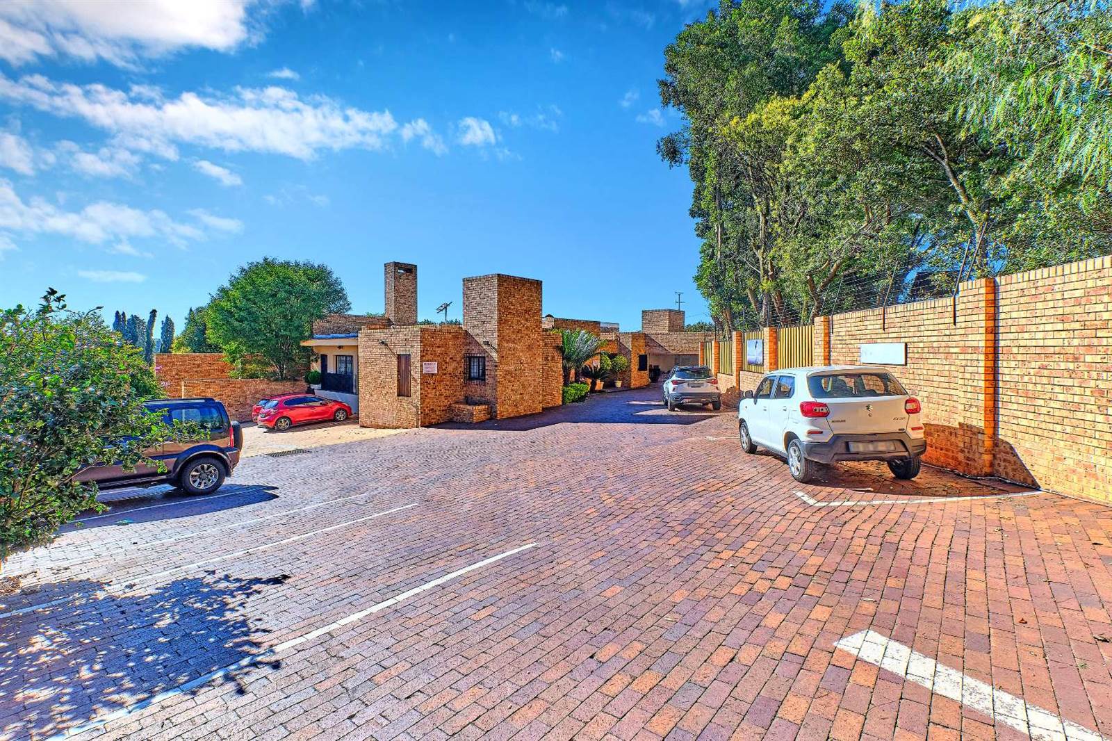 550  m² Commercial space in Northcliff photo number 21