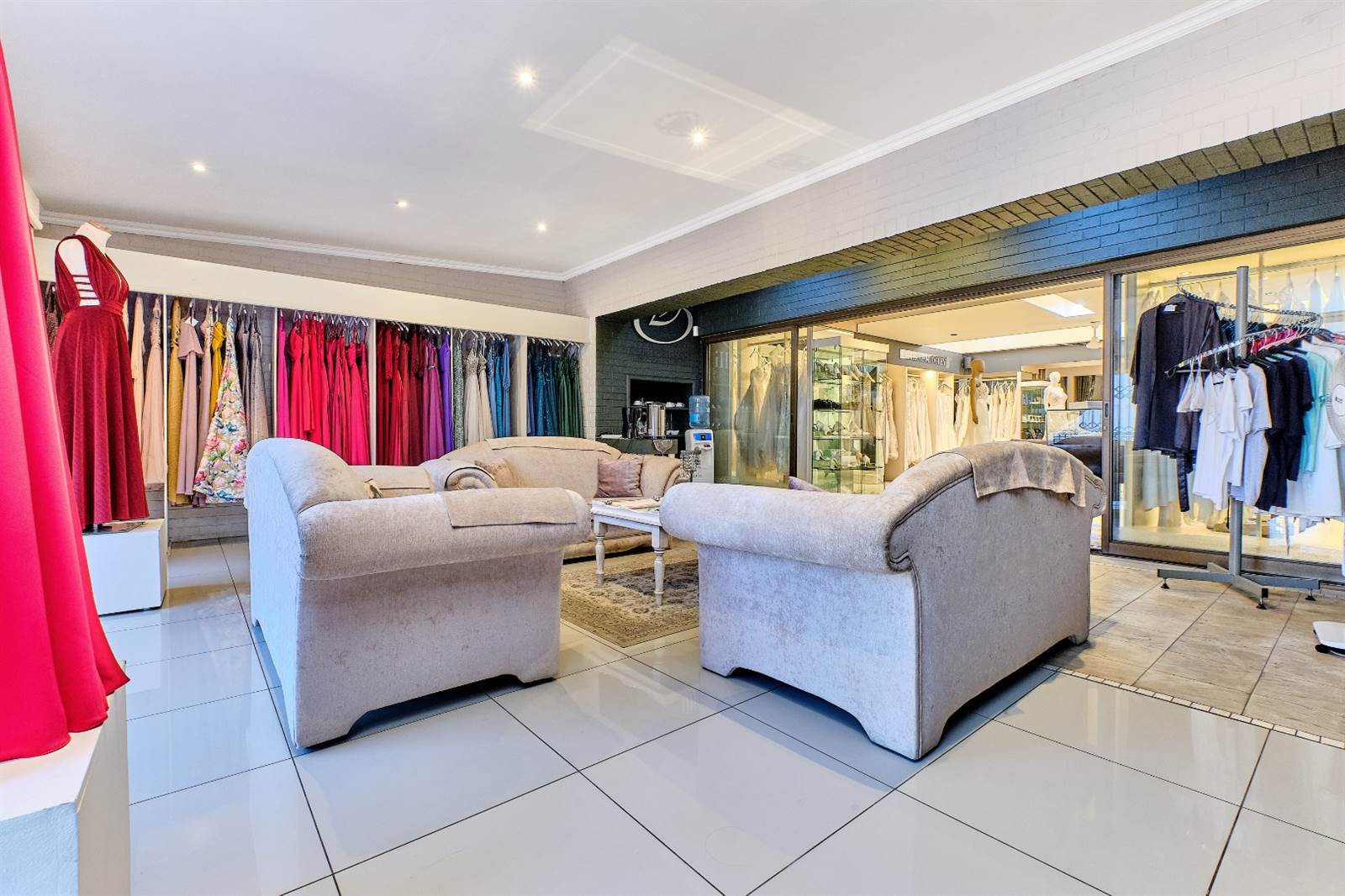 550  m² Commercial space in Northcliff photo number 4